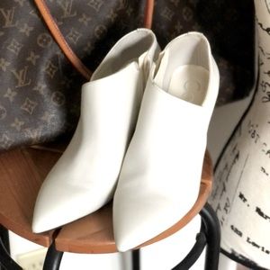 Calvin Klein ankle boots White size 9